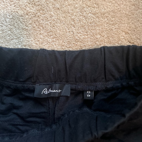 Black reitmans shorts size xsmall with draw strings - Picture 2 of 2